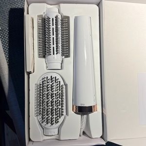 Interchangeable Hot Air Blow Dry Brush. Only used a few times.